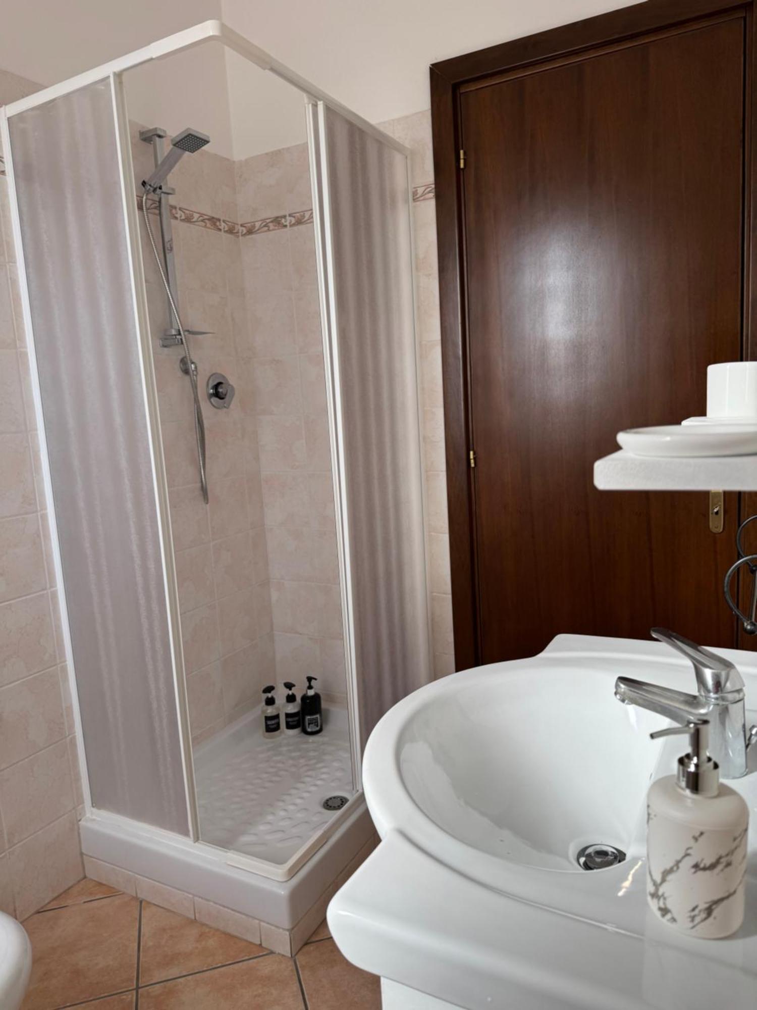 Guest House La Casaccia Φιουμιτσίνο Εξωτερικό φωτογραφία