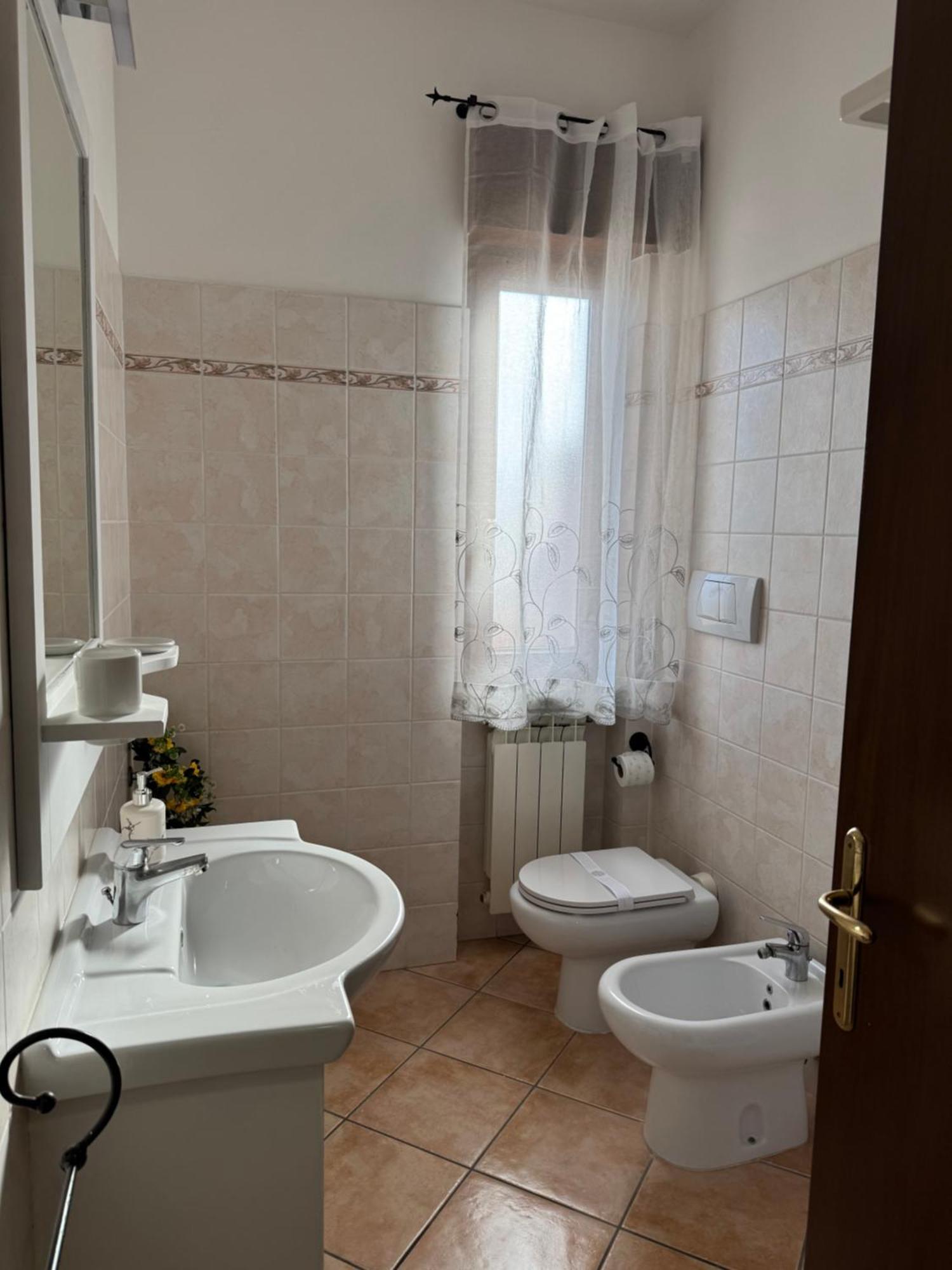 Guest House La Casaccia Φιουμιτσίνο Εξωτερικό φωτογραφία